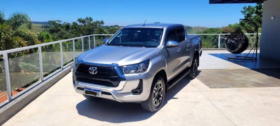 TOYOTA HILUX 2.8 D-4D TURBO DIESEL CD SRV 4X4 AUTOMÁTICO